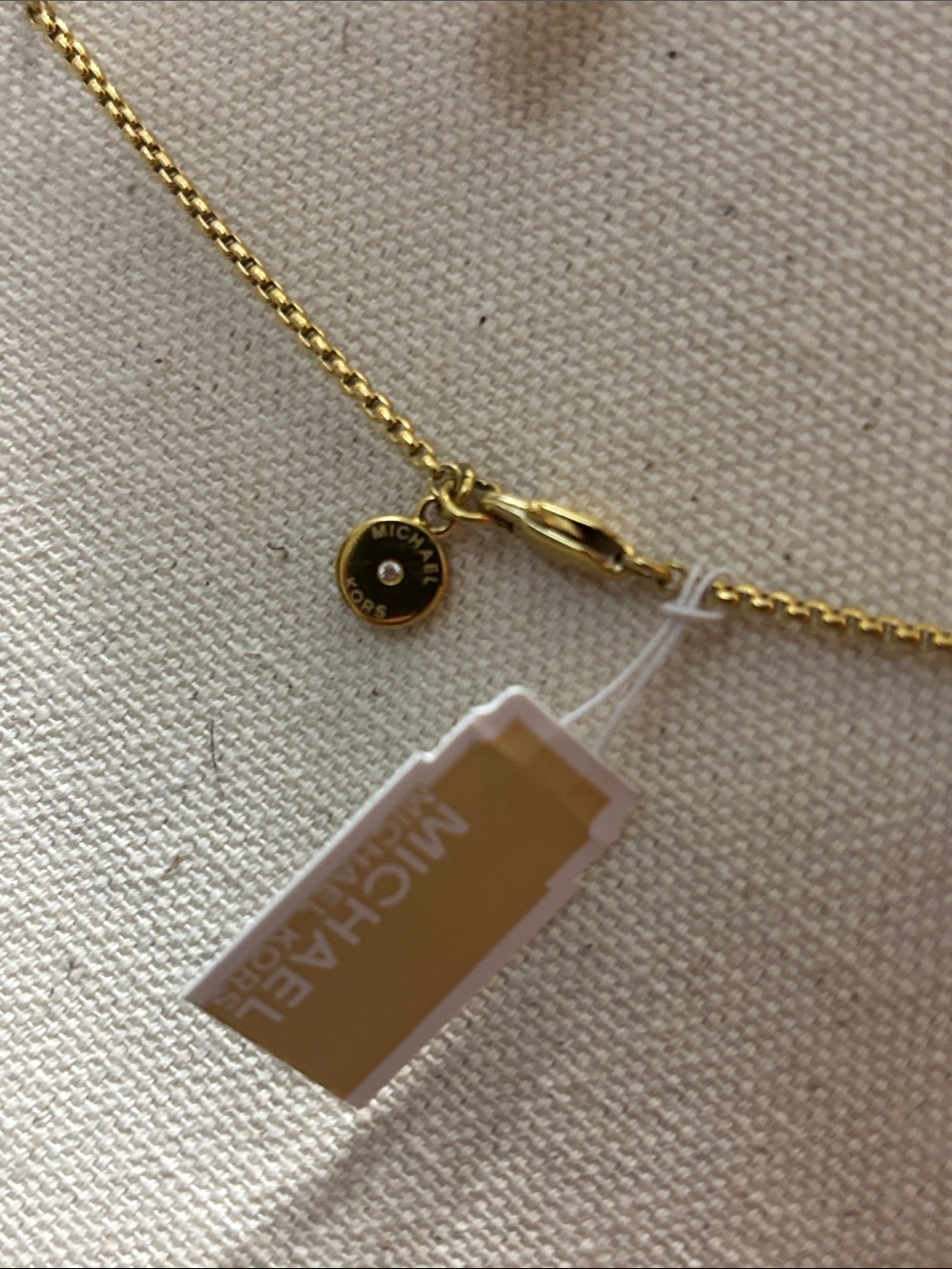 Michael Kors Gold-Tone Pearl Drop Y Necklace - Elegant Women’s Jewelry adj. - Picture 3 of 6
